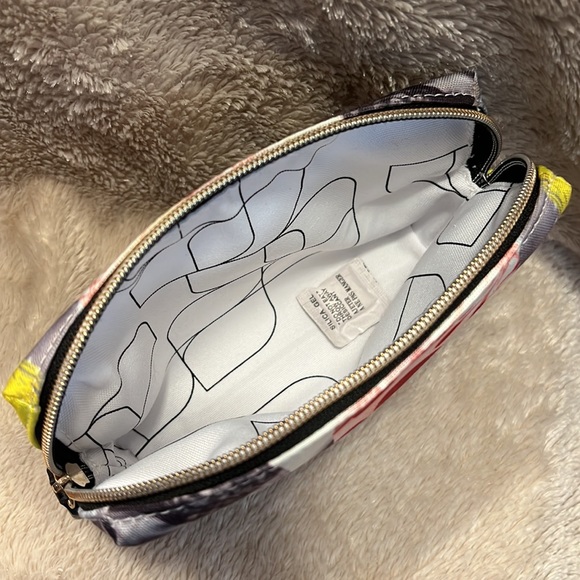 HAYWARD Makeup Case - Picture 9 of 9